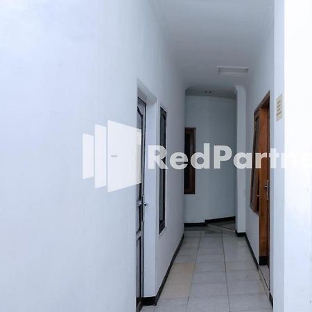 Sawojajar Inn Mitra Reddoorz Malang Esterno foto