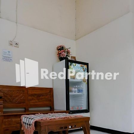 Sawojajar Inn Mitra Reddoorz Malang Esterno foto