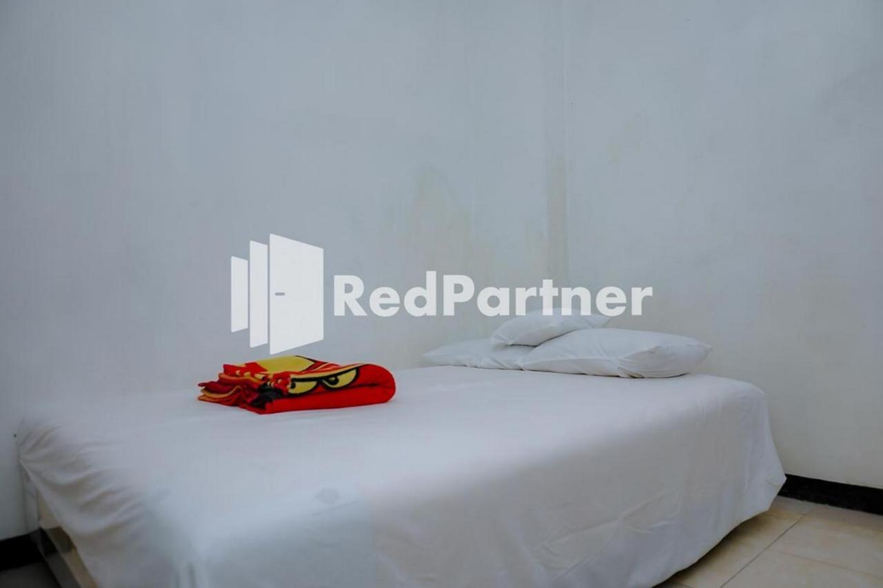 Sawojajar Inn Mitra Reddoorz Malang Esterno foto