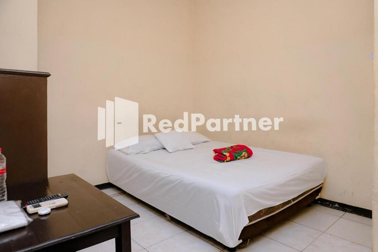 Sawojajar Inn Mitra Reddoorz Malang Esterno foto