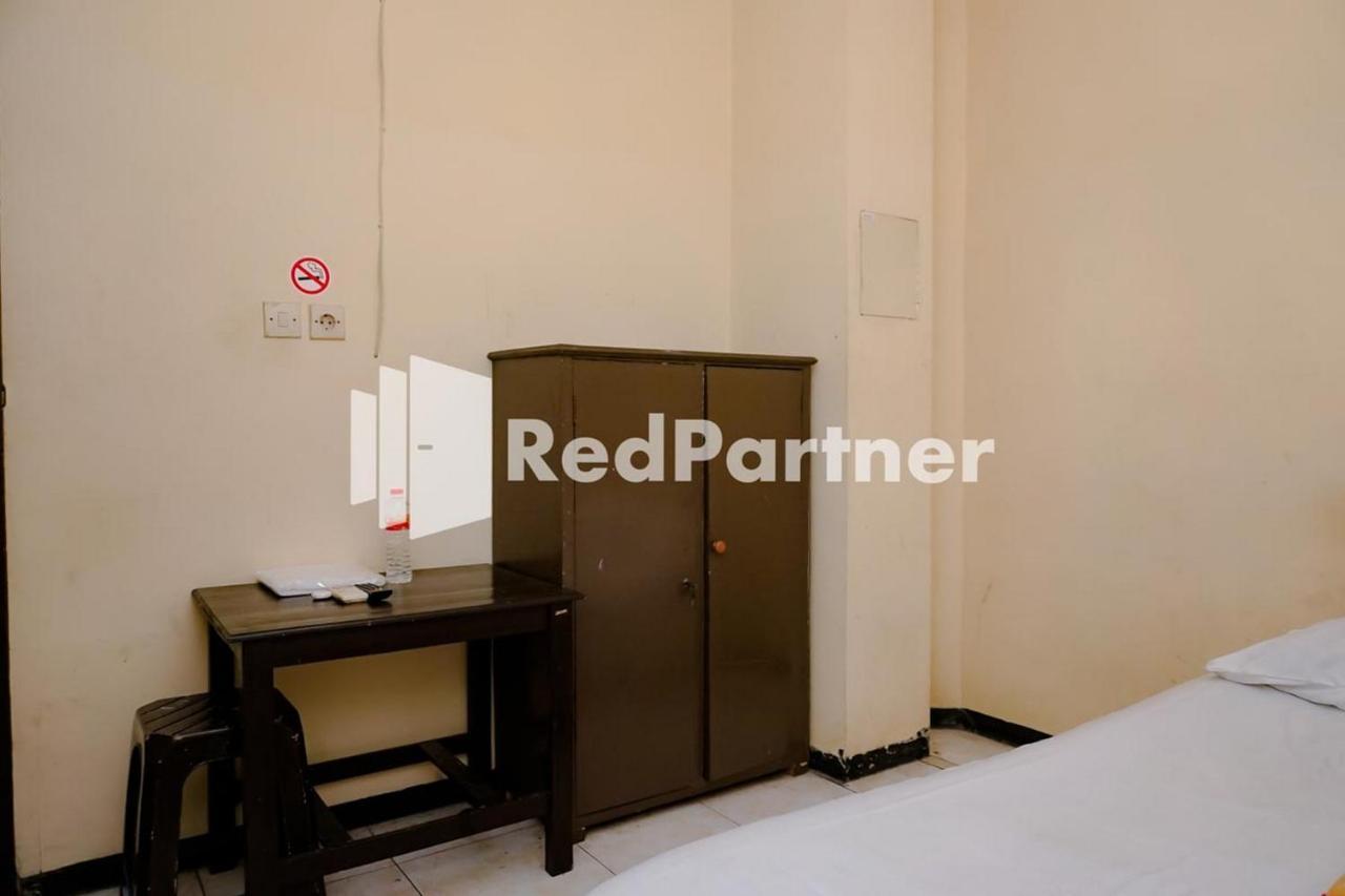 Sawojajar Inn Mitra Reddoorz Malang Esterno foto