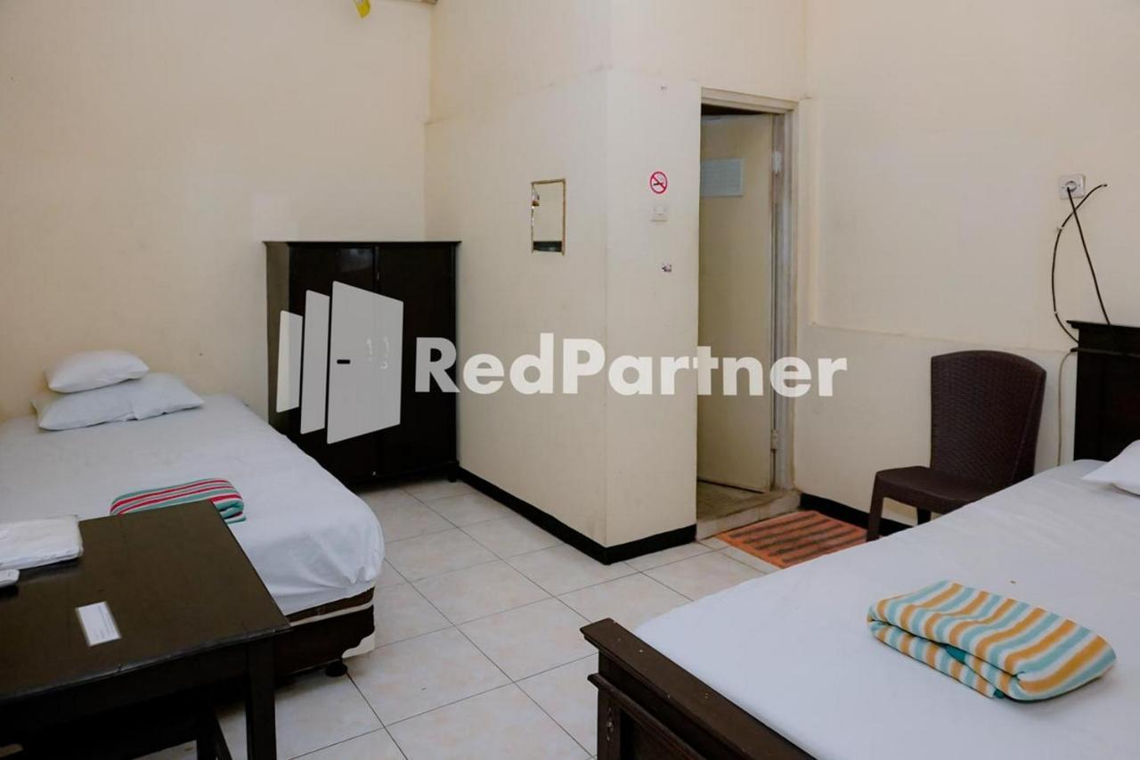 Sawojajar Inn Mitra Reddoorz Malang Esterno foto