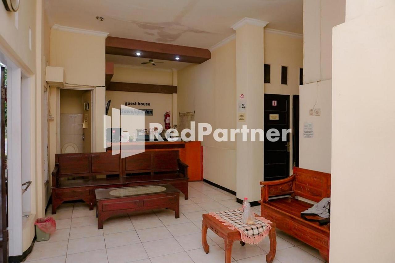 Sawojajar Inn Mitra Reddoorz Malang Esterno foto