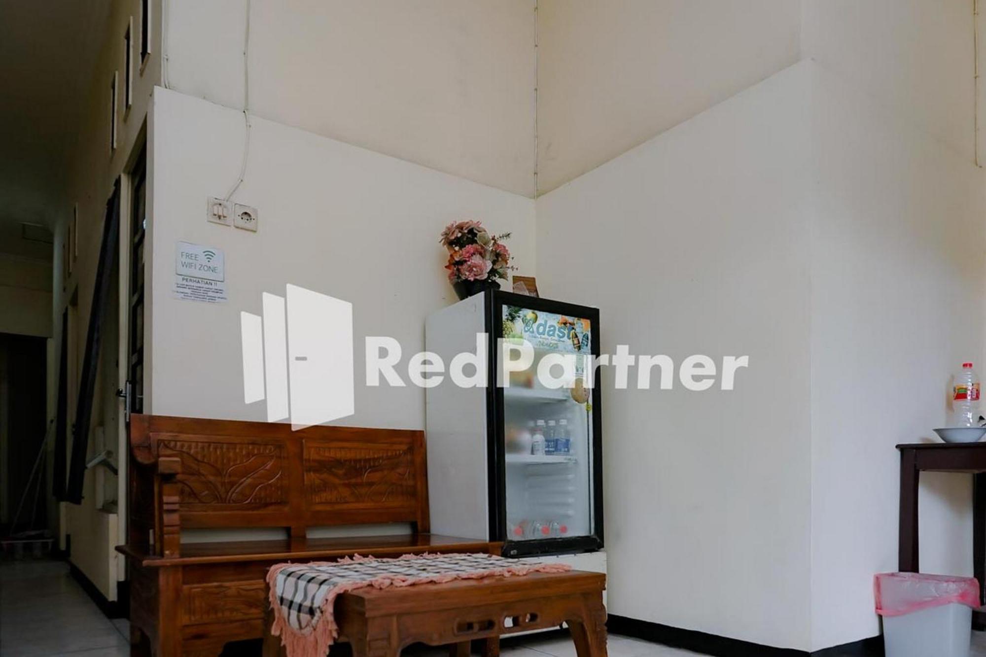 Sawojajar Inn Mitra Reddoorz Malang Esterno foto