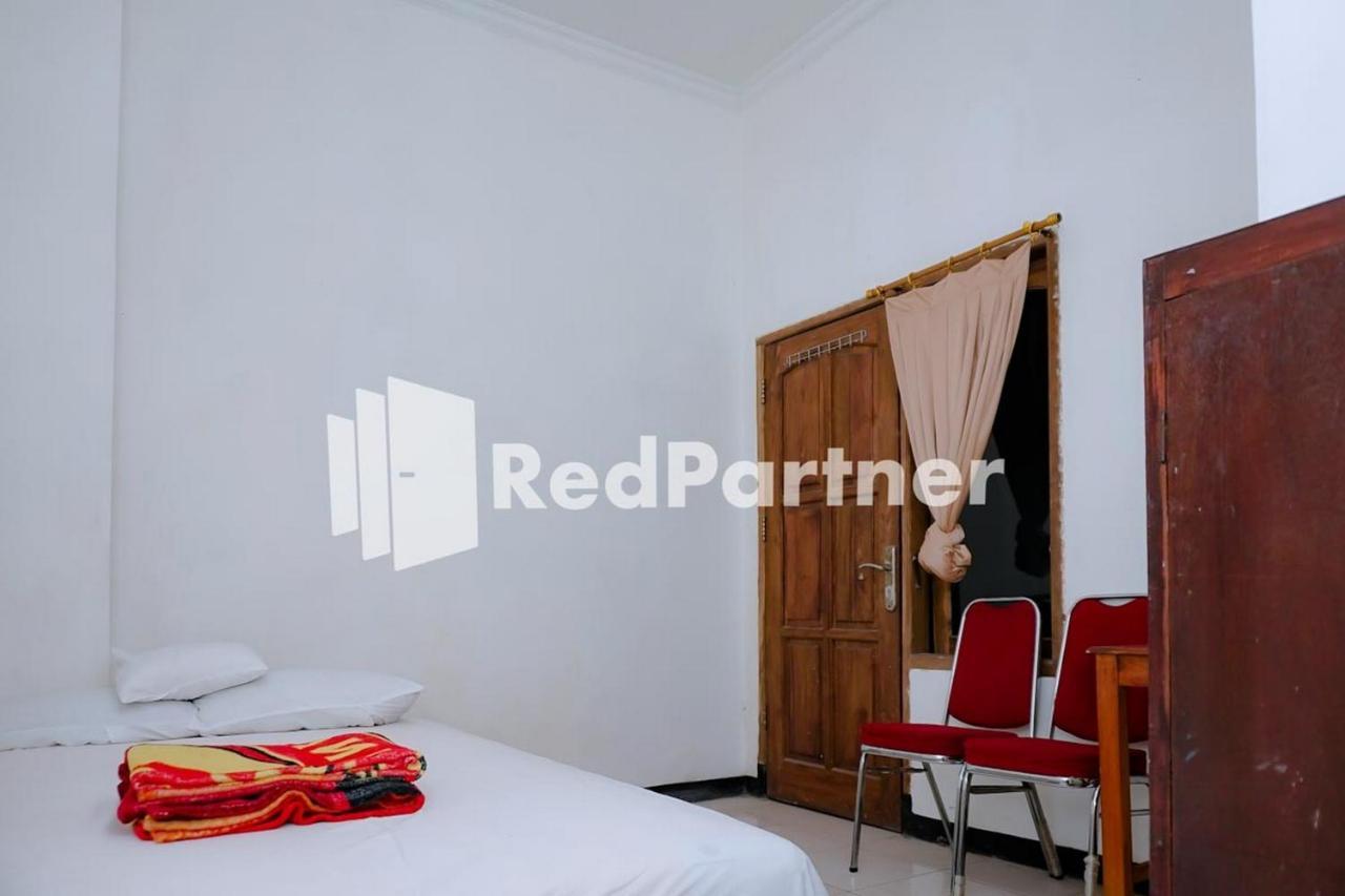 Sawojajar Inn Mitra Reddoorz Malang Esterno foto