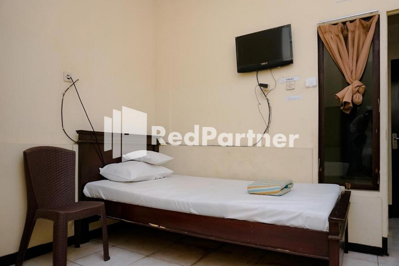 Sawojajar Inn Mitra Reddoorz Malang Esterno foto