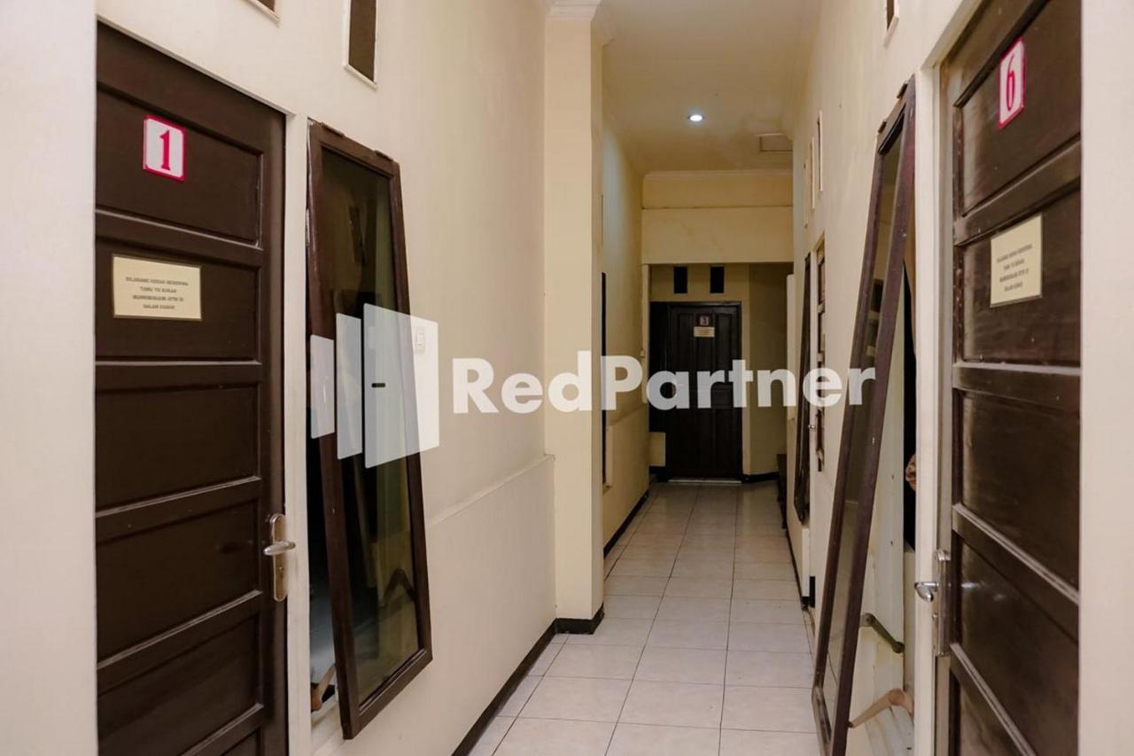 Sawojajar Inn Mitra Reddoorz Malang Esterno foto